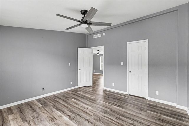 1002 NE White Oaks Lane, Oak Grove, MO 64075