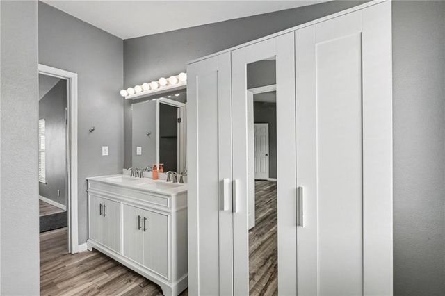 1002 NE White Oaks Lane, Oak Grove, MO 64075