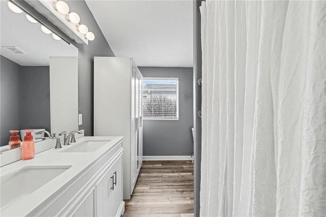 1002 NE White Oaks Lane, Oak Grove, MO 64075