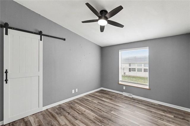 1002 NE White Oaks Lane, Oak Grove, MO 64075