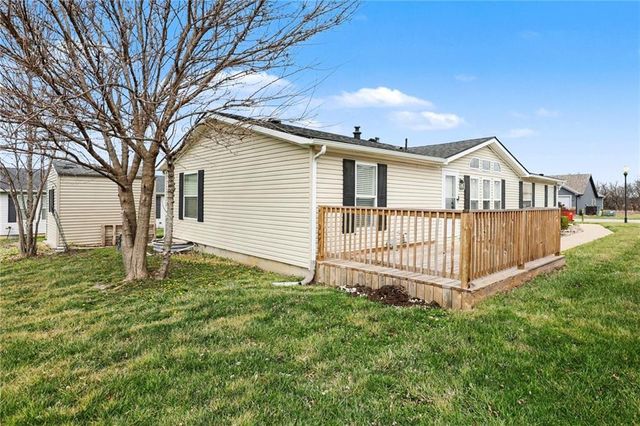 1002 NE White Oaks Lane, Oak Grove, MO 64075