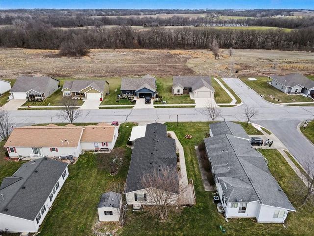 1002 NE White Oaks Lane, Oak Grove, MO 64075