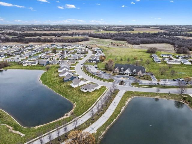 1002 NE White Oaks Lane, Oak Grove, MO 64075