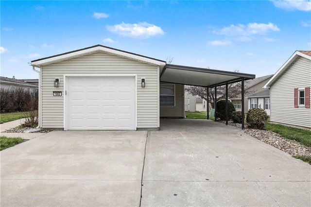 1002 NE White Oaks Lane, Oak Grove, MO 64075