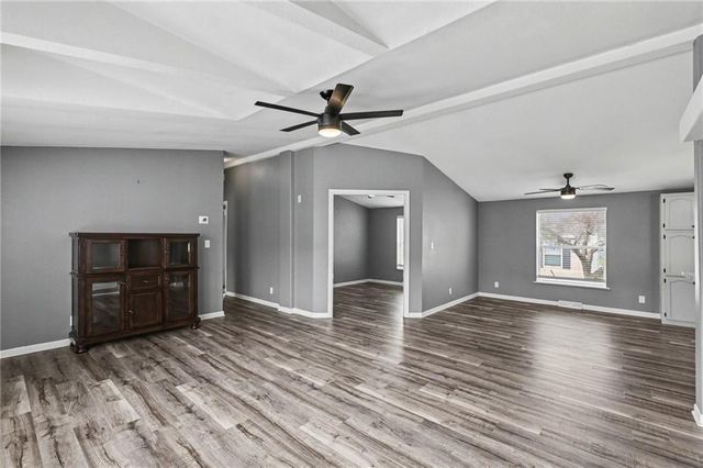 1002 NE White Oaks Lane, Oak Grove, MO 64075