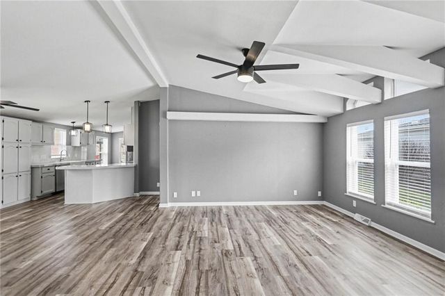 1002 NE White Oaks Lane, Oak Grove, MO 64075