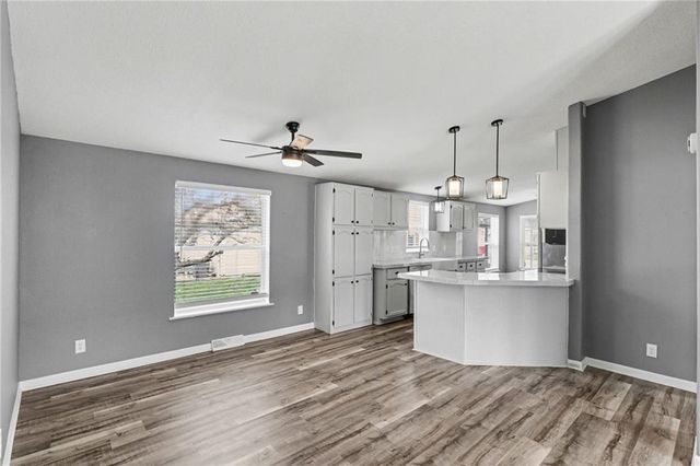 1002 NE White Oaks Lane, Oak Grove, MO 64075