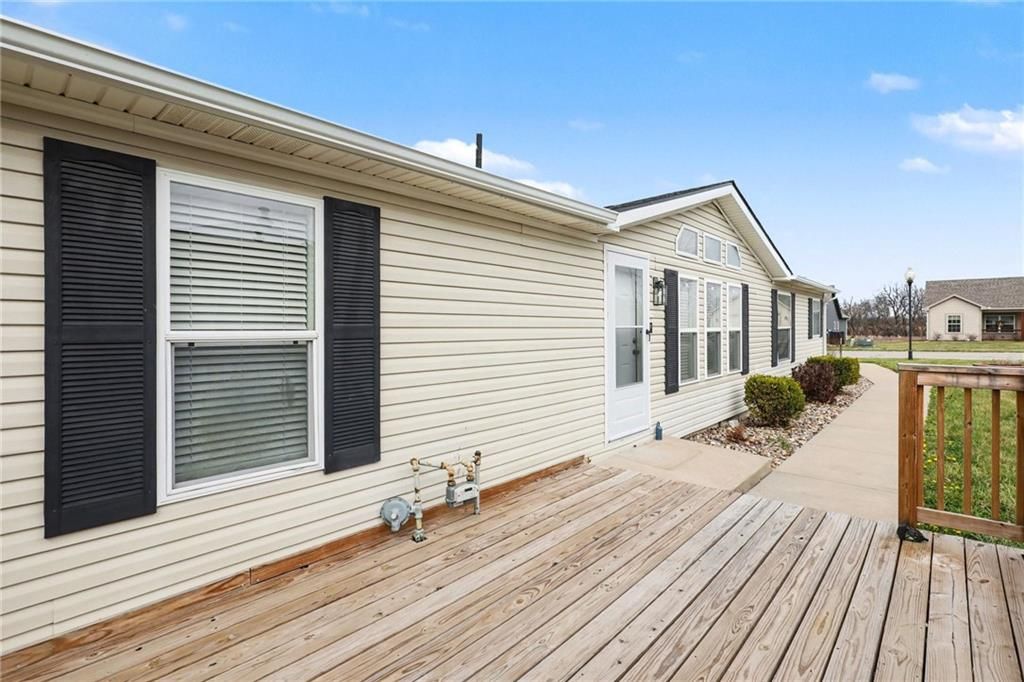 1002 NE White Oaks Lane, Oak Grove, MO 64075