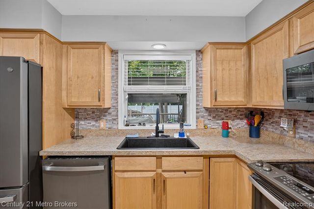 3047 Courtesy Drive, Flint, MI 48506
