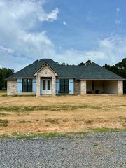 1013 Henry Lee Drive, Mccomb, MS 39648