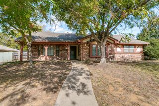 520 Baker Drive, Hurst, TX 76054