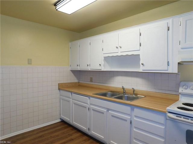 500 Mooney RD, Chesapeake, VA 23325