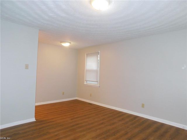 500 Mooney RD, Chesapeake, VA 23325