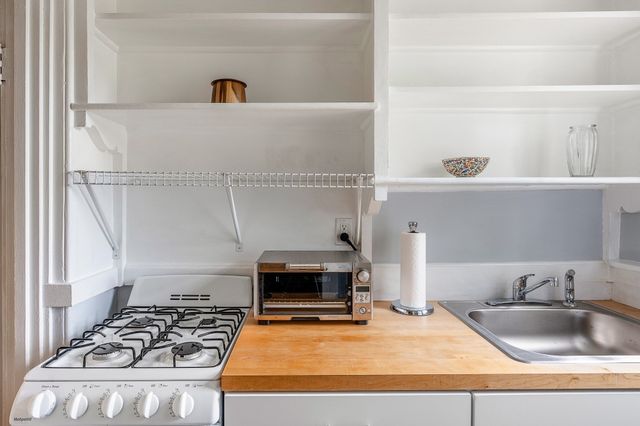 10 Dana St 309, Cambridge, MA 02138