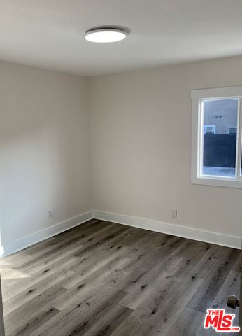 5528 Franklin Avenue, Los Angeles, CA 90027