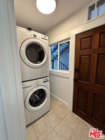 5528 Franklin Avenue, Los Angeles, CA 90027