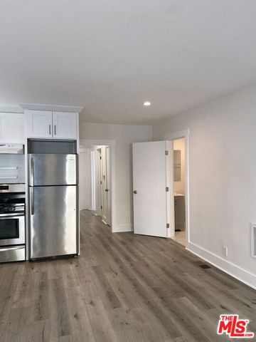 5528 Franklin Avenue, Los Angeles, CA 90027