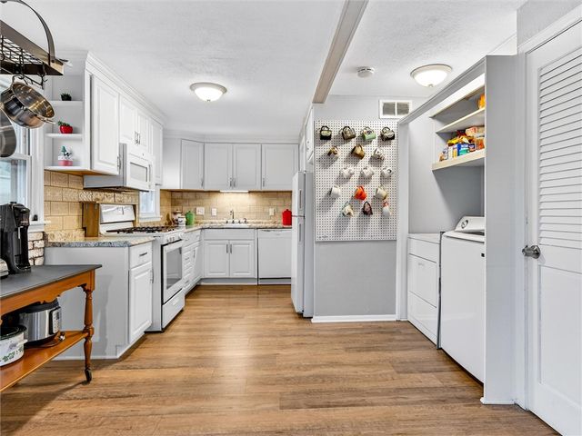 22 Mac Arthur Road, Greece, NY 14615