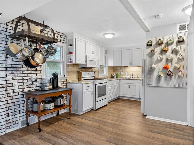 22 Mac Arthur Road, Greece, NY 14615