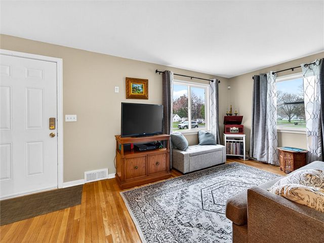 22 Mac Arthur Road, Greece, NY 14615