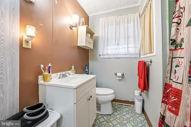 313 OGDEN STATION RD, Wenonah, NJ 08090