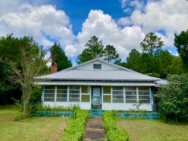 17 Nowling Drive, Defuniak Springs, FL 32433