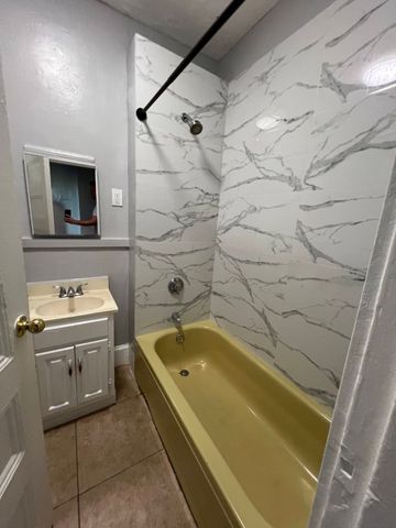 64 Hollis 7, Framingham, MA 01702