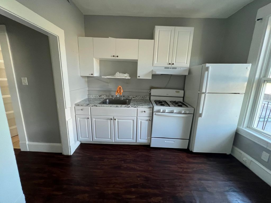 64 Hollis 7, Framingham, MA 01702