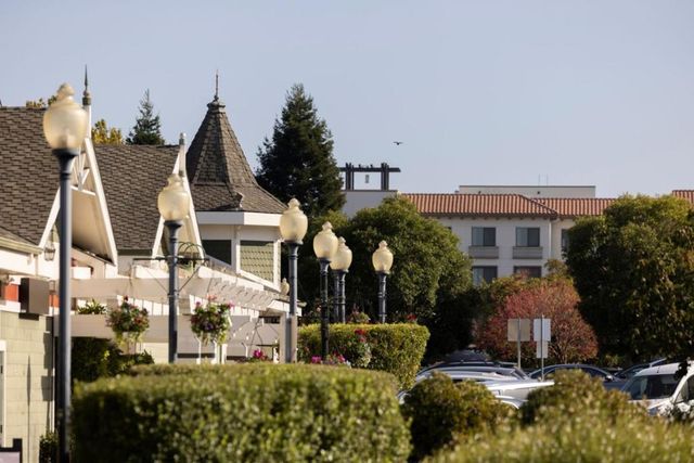 1720 Francis Court, Belmont, CA 94002