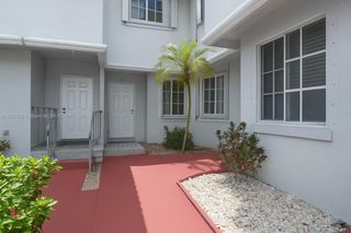 8260 NW 10th St 4, Miami, FL 33126