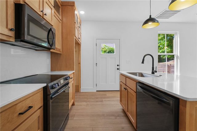 576 S Willow Avenue 2, Fayetteville, AR 72701