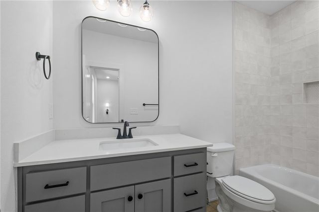 576 S Willow Avenue 2, Fayetteville, AR 72701