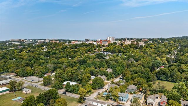 576 S Willow Avenue 2, Fayetteville, AR 72701