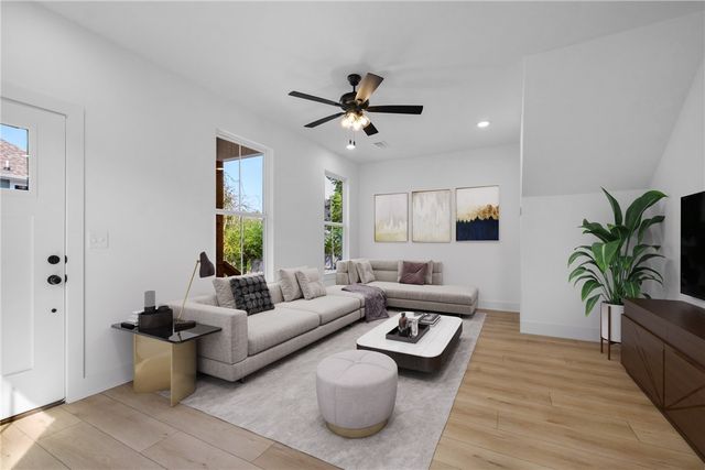 576 S Willow Avenue 2, Fayetteville, AR 72701