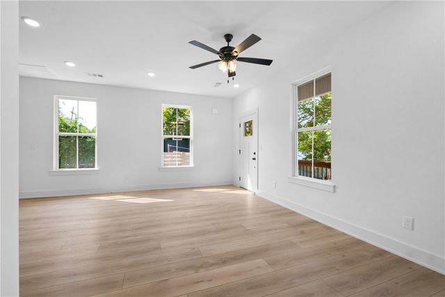 576 S Willow Avenue 2, Fayetteville, AR 72701