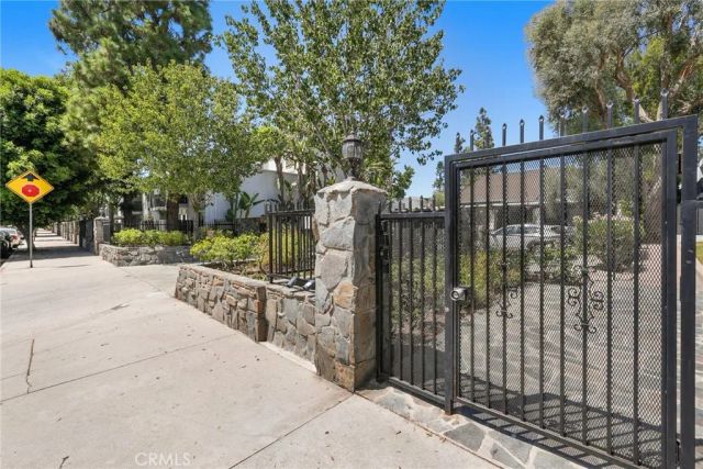18645 Hatteras St 234, Tarzana, CA 91356