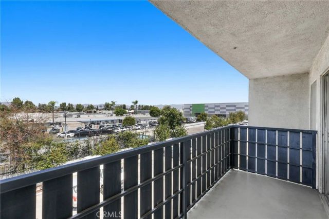 18645 Hatteras St 234, Tarzana, CA 91356