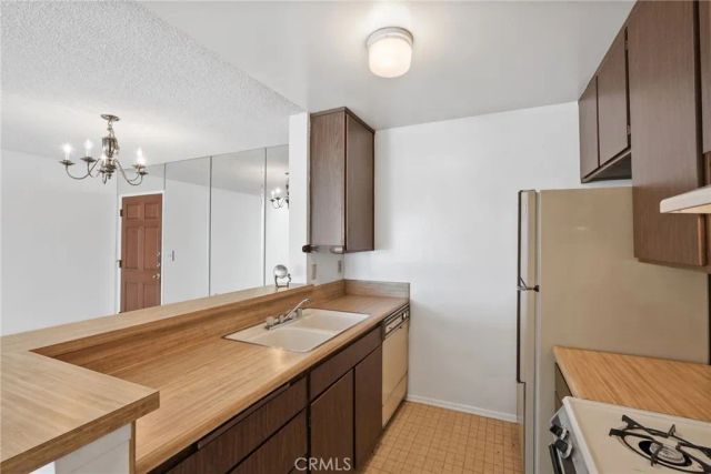 18645 Hatteras St 234, Tarzana, CA 91356