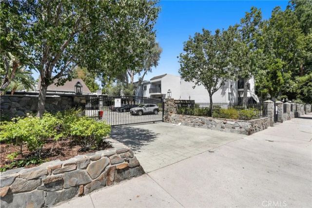 18645 Hatteras St 234, Tarzana, CA 91356