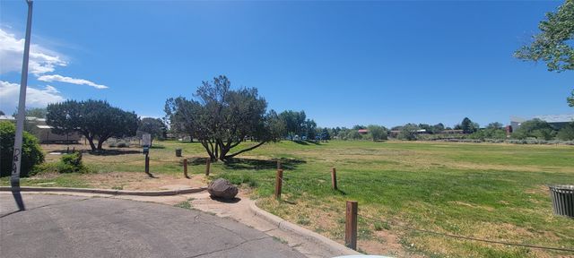 863 Camino Consuelo, Santa Fe, NM 87507