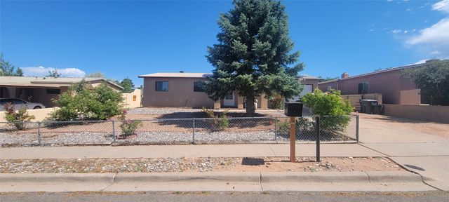 863 Camino Consuelo, Santa Fe, NM 87507