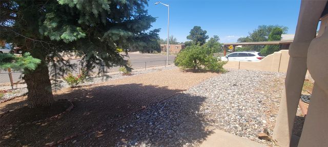 863 Camino Consuelo, Santa Fe, NM 87507