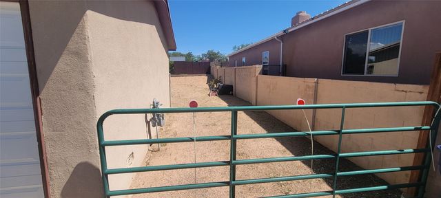 863 Camino Consuelo, Santa Fe, NM 87507