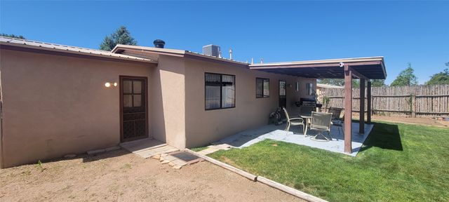 863 Camino Consuelo, Santa Fe, NM 87507