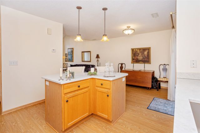 811 Burr Oaks Drive 703, West Des Moines, IA 50266