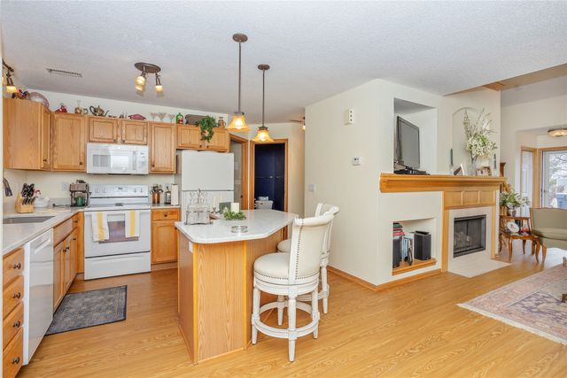 811 Burr Oaks Drive 703, West Des Moines, IA 50266