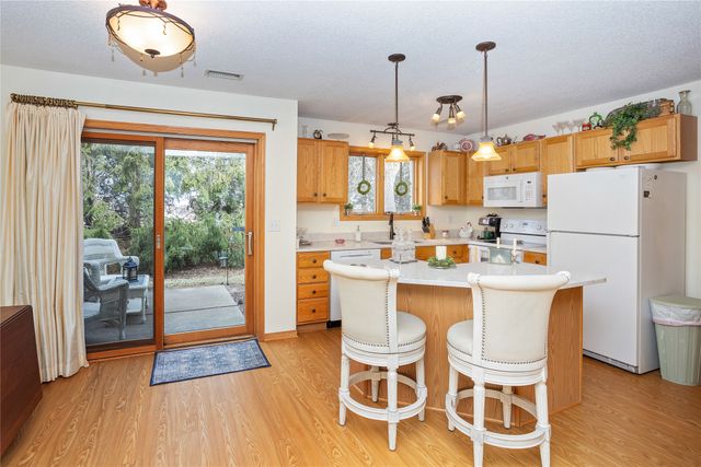 811 Burr Oaks Drive 703, West Des Moines, IA 50266