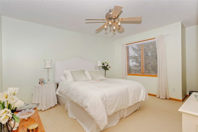 811 Burr Oaks Drive 703, West Des Moines, IA 50266