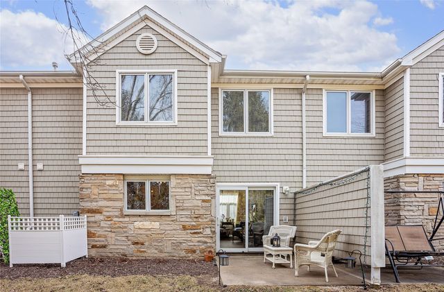 811 Burr Oaks Drive 703, West Des Moines, IA 50266