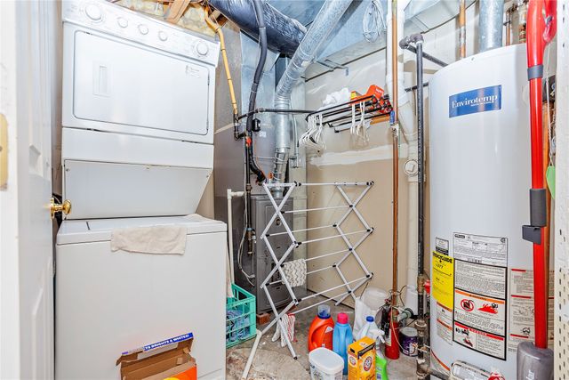 811 Burr Oaks Drive 703, West Des Moines, IA 50266